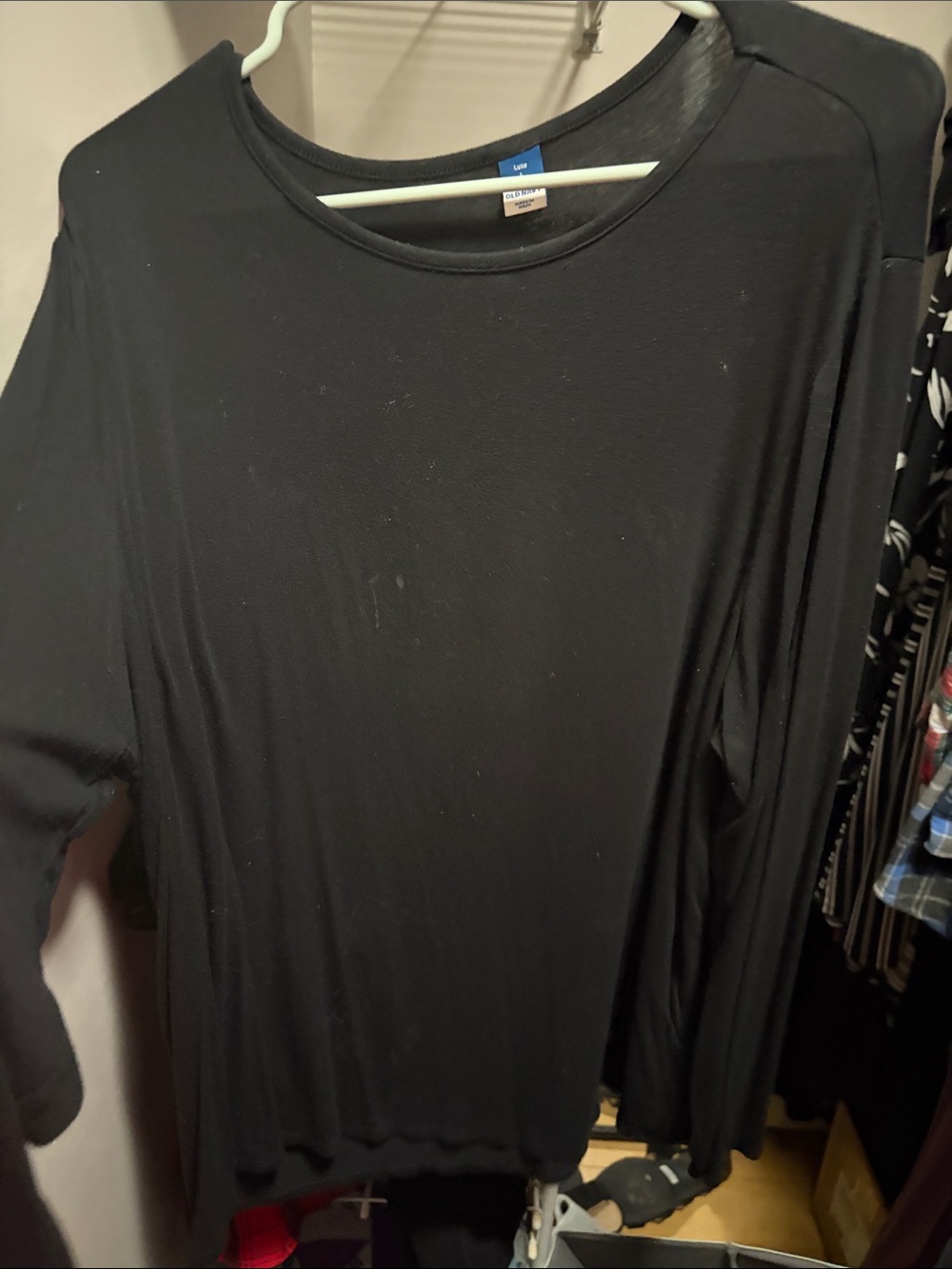 Old Navy Black Long-Sleeve Crewneck Women’s Top